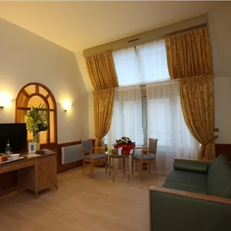 Hotel Royal Garden Champs-elysees Paris