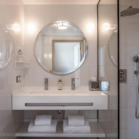 Royal Garden Champs-elysees Hotel 4*