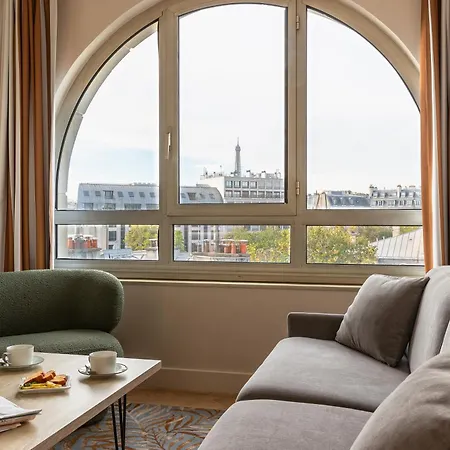 Royal Garden Champs-elysees 4*