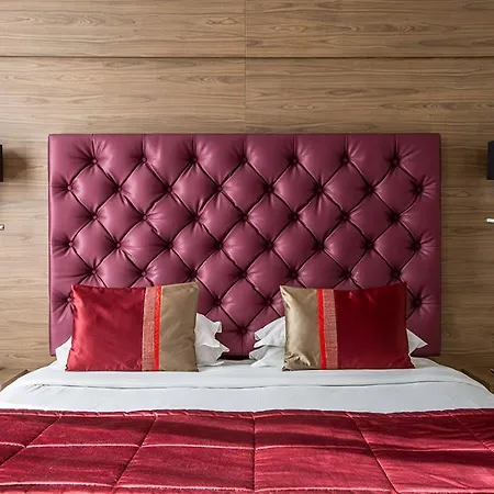 Royal Garden Champs-elysees Hotel 4*
