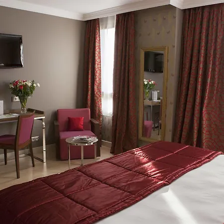 Hotel Royal Garden Champs-elysees 4*