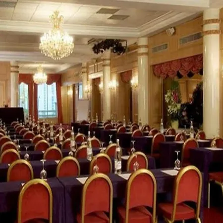 Royal Garden Champs-elysees Hotel 4*