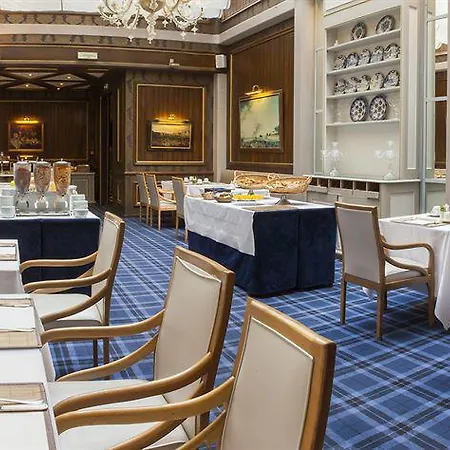 Royal Garden Champs-elysees 4*