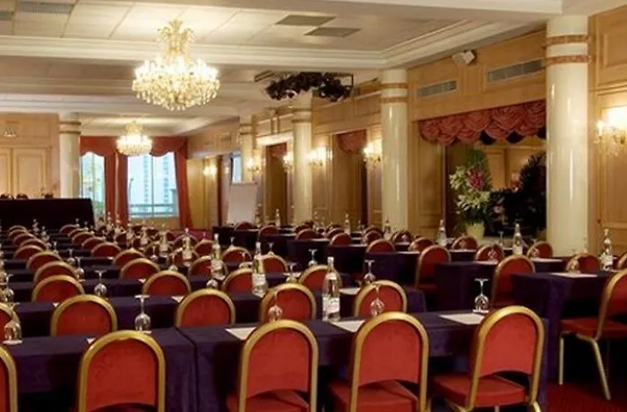 Hotel Royal Garden Champs-elysees