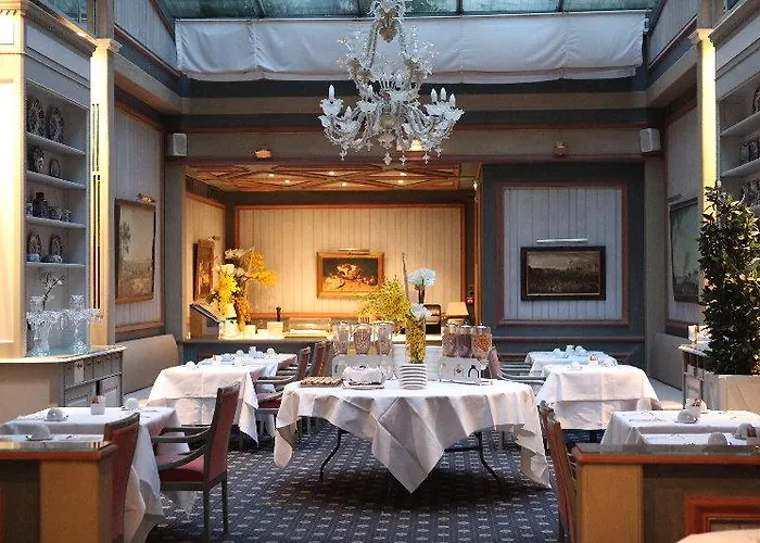 Hotel Royal Garden Champs-elysees