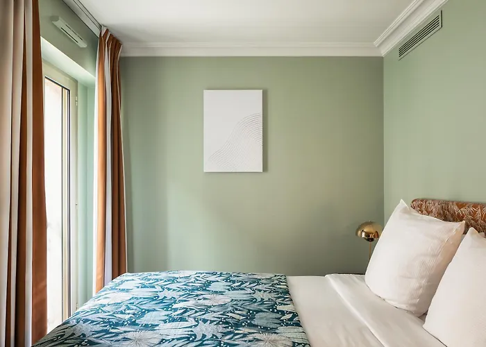 Royal Garden Champs-elysees Hotel 4*