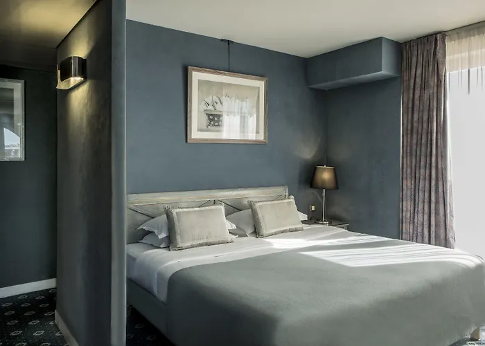 Hotel Royal Garden Champs-elysees