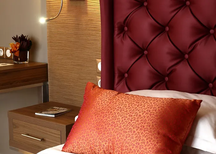 Hotel Royal Garden Champs-elysees 4*