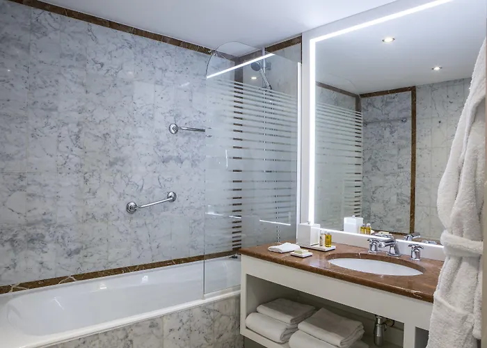 Royal Garden Champs-elysees 4*