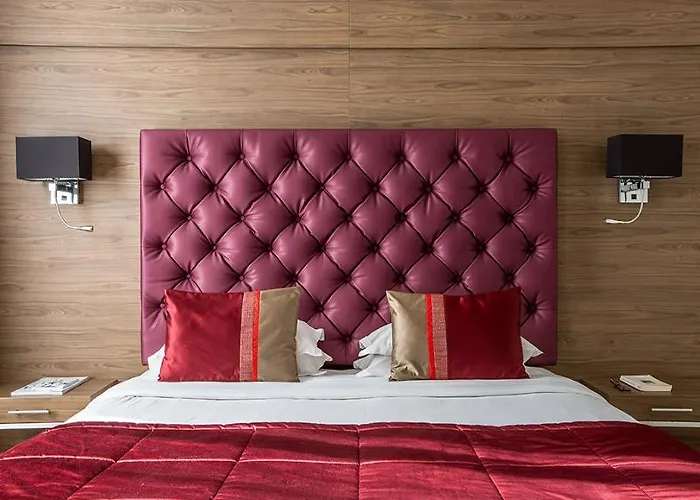 Royal Garden Champs-elysees Hotel 4*