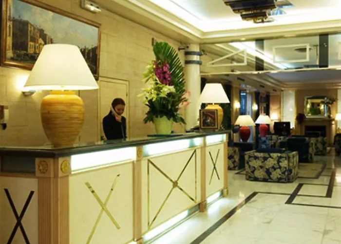 Hotel Royal Garden Champs-elysees Paryż