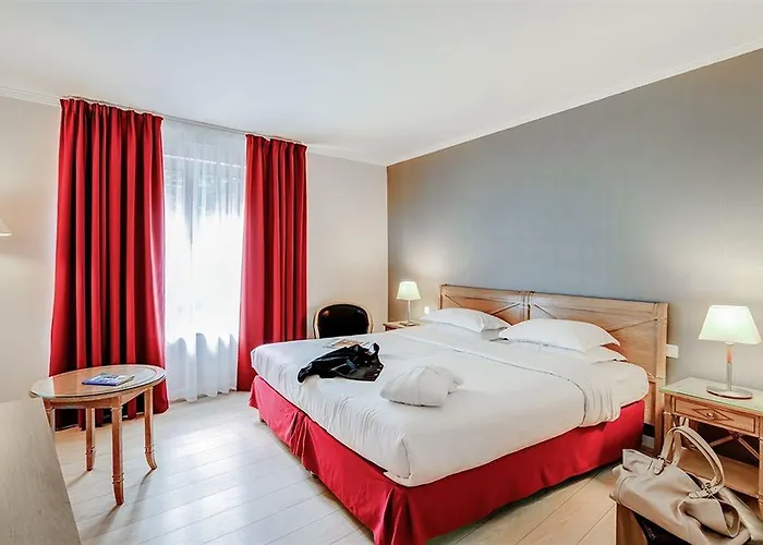 Royal Garden Champs-elysees Hotel