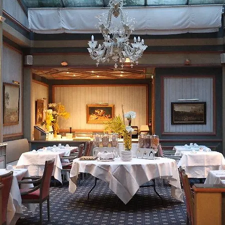 Otel Royal Garden Champs-elysees