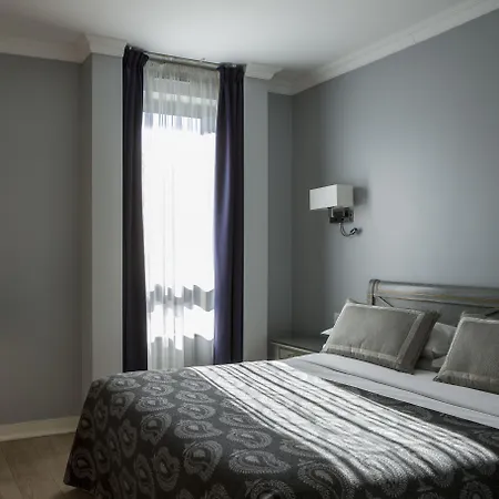 Royal Garden Champs-elysees Paris