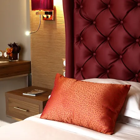 Otel Royal Garden Champs-elysees 4*