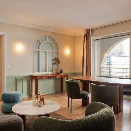 Otel Royal Garden Champs-elysees Paris