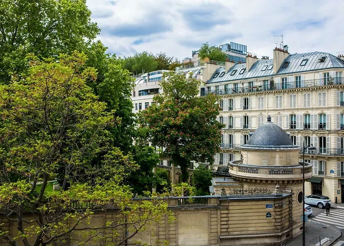 Royal Garden Champs-elysees ホテル パリ